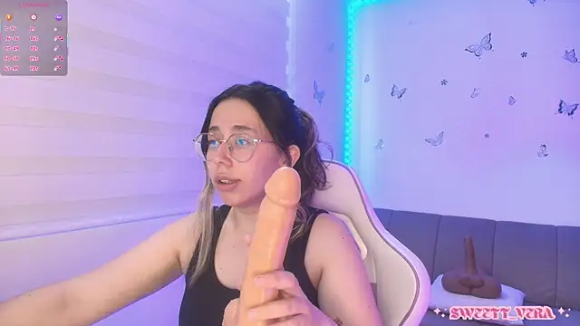 Snapshot of sweettvera chatting on June 3, 2:33 pm sweettvera online show from June 3, 2:33 pm