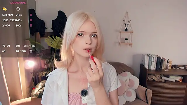 LaureMestler online show from March 26, 8:42 am