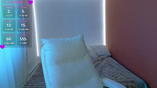 Anaayss  online show from April 17, 4:48 am