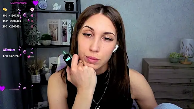 DreamVelour online show from March 19, 8:35 pm