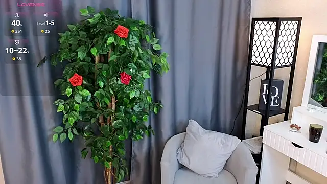 ElenoreReth online show from March 17, 3:00 am