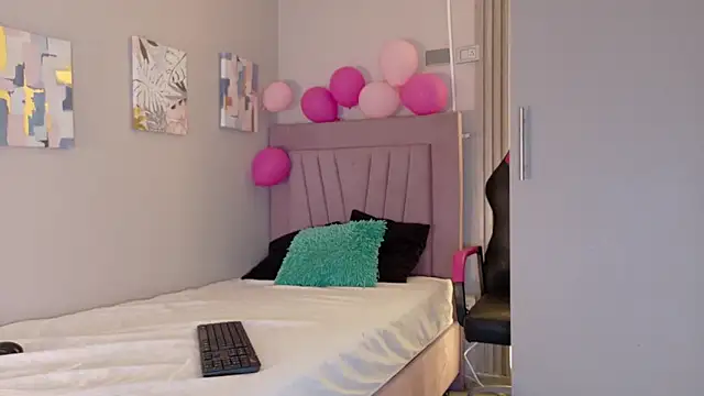 meli peach1 online show from November 19, 7:25 pm