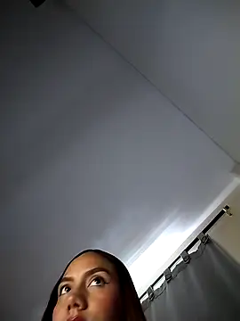 Mia-Reyes online show from October 28, 1:36 pm