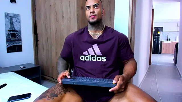 Snapshot of binmontana_ chatting on May 12, 12:46 pm binmontana online show from May 12, 12:46 pm