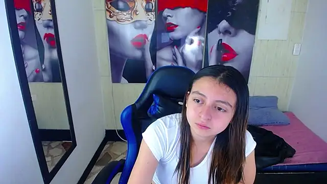 lala clark online show from November 15, 12:45 pm