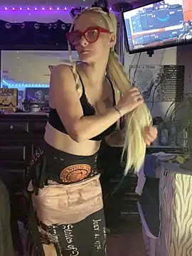 Snapshot of blondebarbiebae chatting on May 29, 11:36 pm blondebarbiebae online show from May 29, 11:36 pm