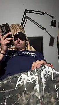 Snapshot of wwolfxxx chatting on December 21, 6:26 pm wwolfxxx online show from December 21, 6:26 pm