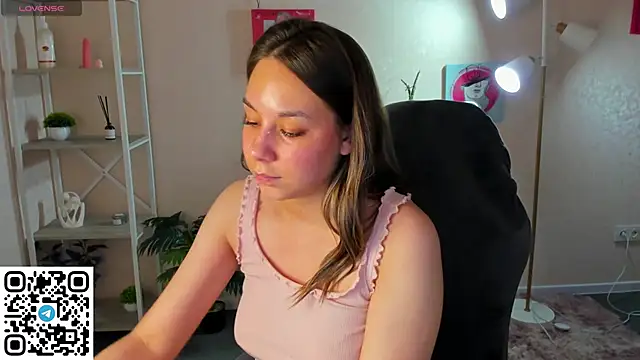 Al1ice Moures online show from February 3, 6:40 am