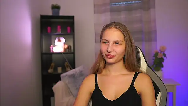 Snapshot of emmie_murray chatting on February 20, 2:28 pm emmie murray online show from February 20, 2:28 pm