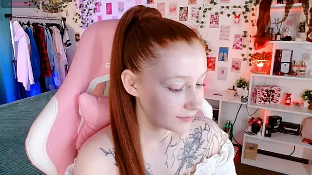 Ayla Hicks online show from November 18, 6:56 pm