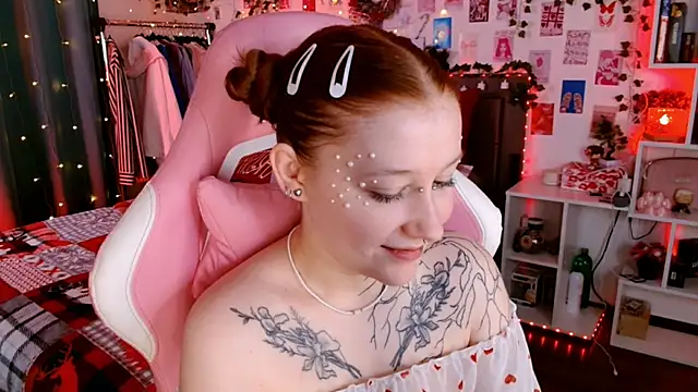 Ayla Hicks online show from December 1, 8:47 pm