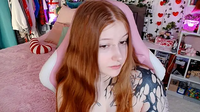 Ayla Hicks online show from April 11, 3:00 am