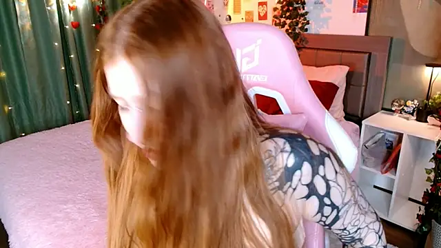 Snapshot of Ayla_Hicks chatting on May 29, 9:24 pm Ayla Hicks online show from May 29, 9:24 pm