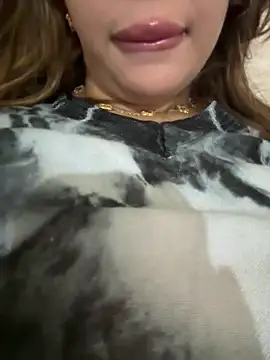 Snapshot of Laila-sexi chatting on November 3, 1:01 pm Laila-sexi online show from November 3, 1:01 pm