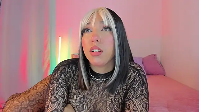 emily  walker online show from May 15, 11:56 pm