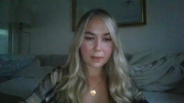 Snapshot of BarbieDolly_x chatting on September 23, 5:49 pm BarbieDolly x online show from September 23, 5:49 pm