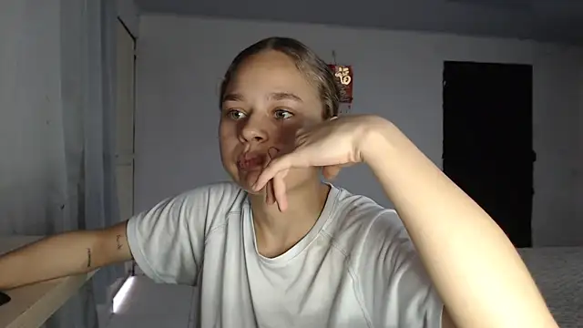 LittleCheerry69 online show from March 27, 4:07 pm