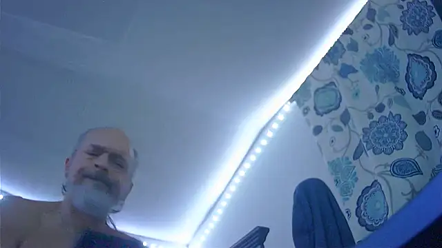 HippieDad333 online show from December 19, 11:12 pm