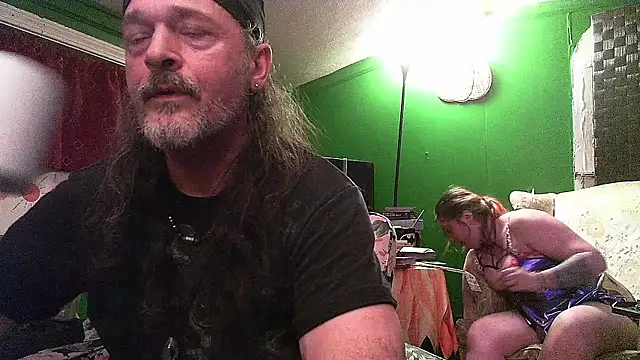 HippieDad333 online show from April 14, 3:01 am