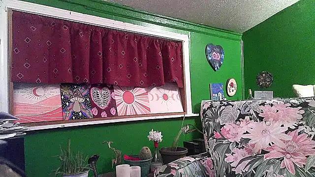 Snapshot of HippieDad333 chatting on April 23, 1:18 am HippieDad333 online show from April 23, 1:18 am