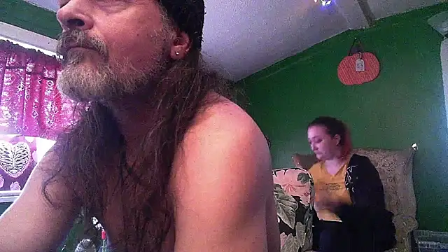 Snapshot of HippieDad333 chatting on April 26, 1:20 pm HippieDad333 online show from April 26, 1:20 pm