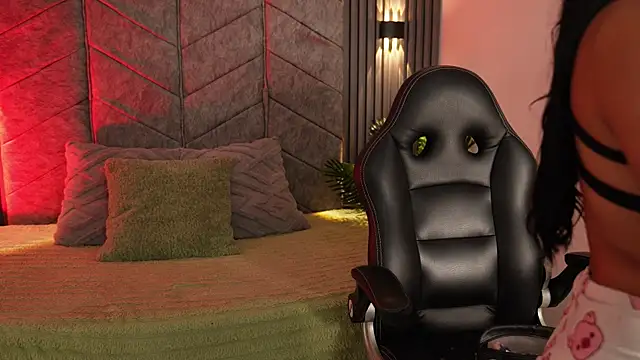 Snapshot of AuroraLanee chatting on October 6, 8:17 pm AuroraLanee online show from October 6, 8:17 pm