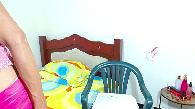 lorenacapelli online show from January 13, 9:42 pm