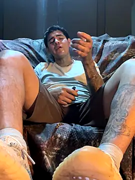 Snapshot of roa_alee chatting on December 5, 2:09 am roa alee online show from December 5, 2:09 am