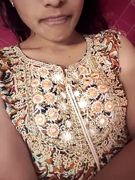 Snapshot of Queen-Bee143 chatting on February 17, 4:42 am Queen-Bee143 online show from February 17, 4:42 am