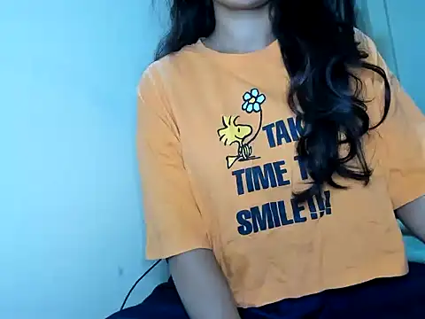 Snapshot of Queen-Bee143 chatting on February 25, 5:55 pm Queen-Bee143 online show from February 25, 5:55 pm