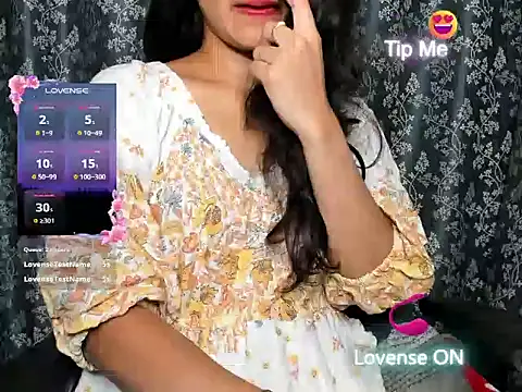 Snapshot of Queen-Bee143 chatting on March 2, 6:04 pm Queen-Bee143 online show from March 2, 6:04 pm