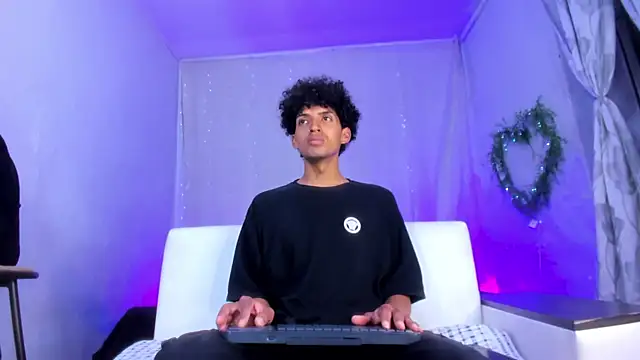 Snapshot of josesweet_ chatting on October 29, 4:31 pm josesweet  online show from October 29, 4:31 pm