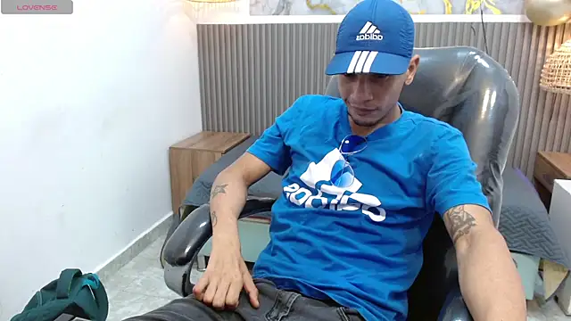 Snapshot of JackBanger_ chatting on October 18, 4:19 pm JackBanger online show from October 18, 4:19 pm