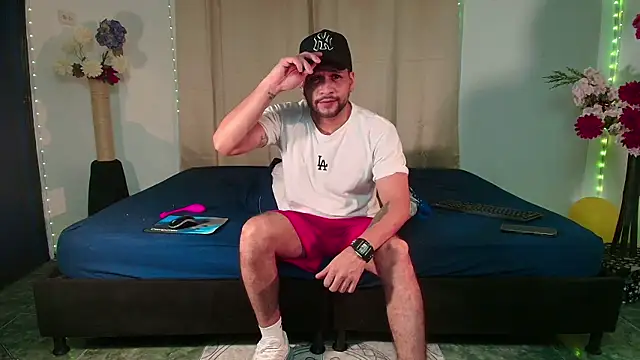 LucasGaeel online show from April 10, 12:49 am