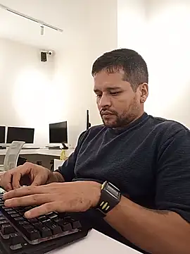 LucasGaeel online show from July 4, 5:24 am