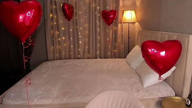 Monica  Queen online show from February 8, 5:00 am