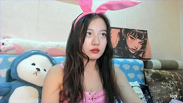 Snapshot of moonglow_ chatting on October 13, 3:45 pm moonglow online show from October 13, 3:45 pm