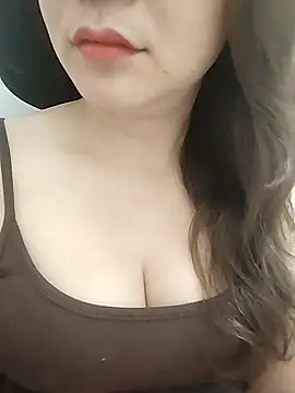 Girl Shy2000 online show from April 15, 8:31 pm