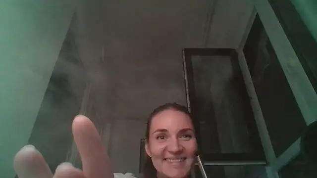 Snapshot of Tavrisse chatting on October 24, 3:52 pm Tavrisse online show from October 24, 3:52 pm