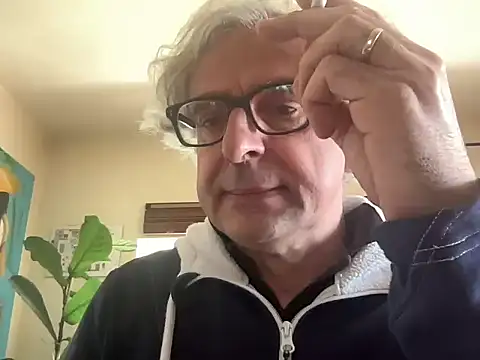 Snapshot of chtentation chatting on February 25, 11:42 am chtentation online show from February 25, 11:42 am