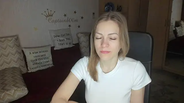 Tiffany Bates online show from December 5, 3:26 am