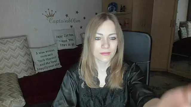 Tiffany Bates online show from December 20, 3:35 am