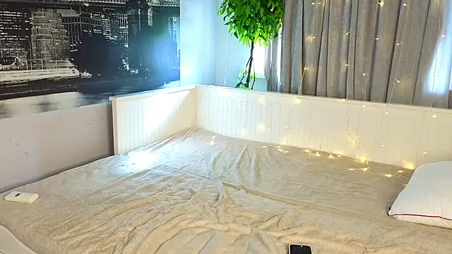 MilaYumi online show from November 23, 9:20 am