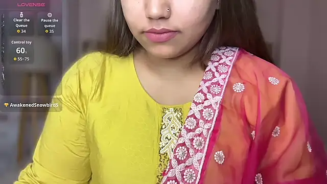 Snapshot of Miss_Rose__ chatting on July 19, 5:00 am Miss Rose online show from July 19, 5:00 am