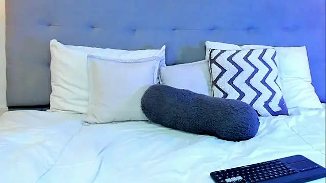 KelaniSilva online show from February 7, 8:23 pm