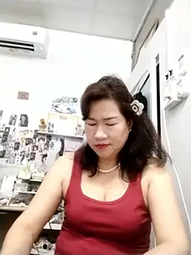 Snapshot of Tyty_xx chatting on October 7, 2:20 am Tyty xx online show from October 7, 2:20 am