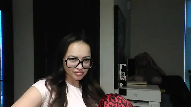 Snapshot of Elyrisse chatting on October 25, 11:54 pm Elyrisse online show from October 25, 11:54 pm