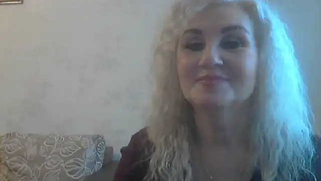 Snapshot of LadySexyBlond chatting on October 16, 5:41 am LadySexyBlond online show from October 16, 5:41 am