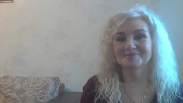 Snapshot of LadySexyBlond chatting on October 18, 11:00 am LadySexyBlond online show from October 18, 11:00 am