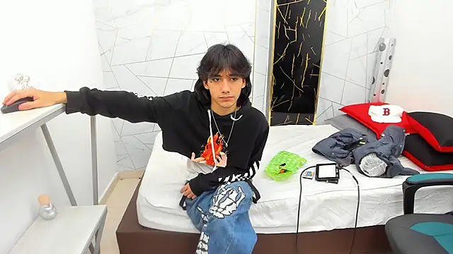 Lovers 21 online show from November 12, 3:51 am